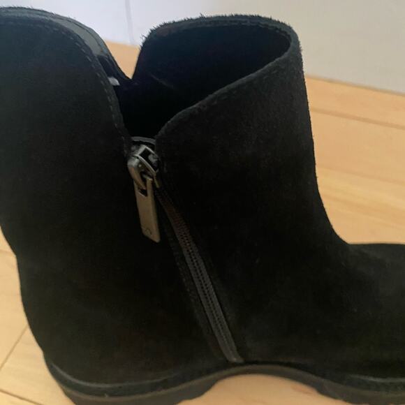 NWOB Aquatalia Suede Boots Size 9 - Picture 5 of 7